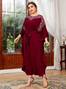 Al Najma 勃艮第红色加刺绣腰带连衣裙 - 酒紅色 - 查看 4