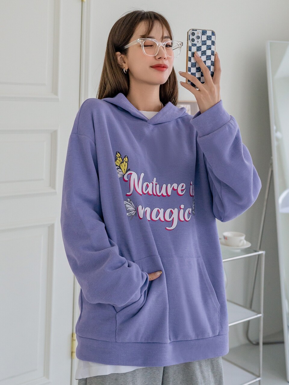Letter & Butterfly Print Drop Shoulder Hoodie