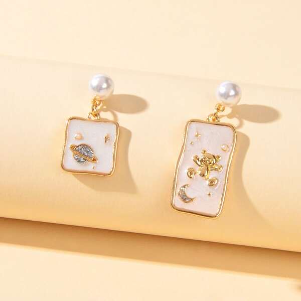 

Planet Graphic Mismatched Earrings, Gold