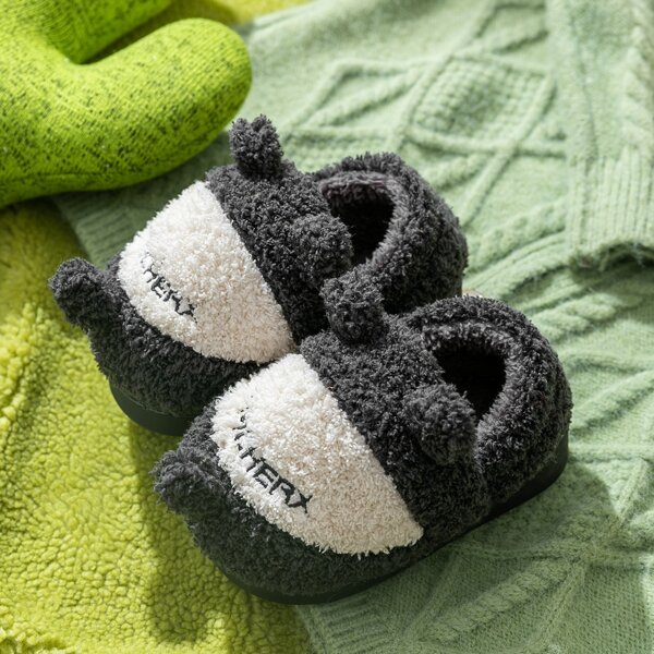 

Kids Two Tone Letter Graphic Fuzzy Slippers, Black