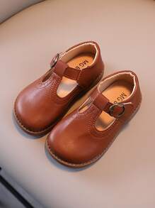 1對女孩珍平底鞋,帶扣細節