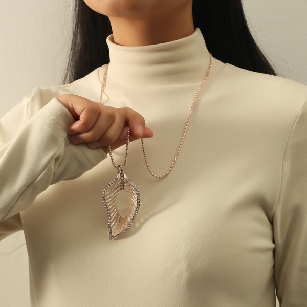 

Hollow Out Leaf Pendant Necklace, Gold
