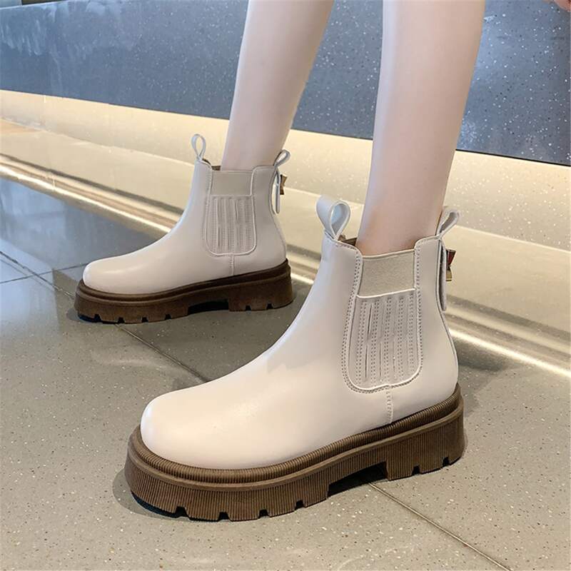 

Minimalist Chelsea Boots, Beige