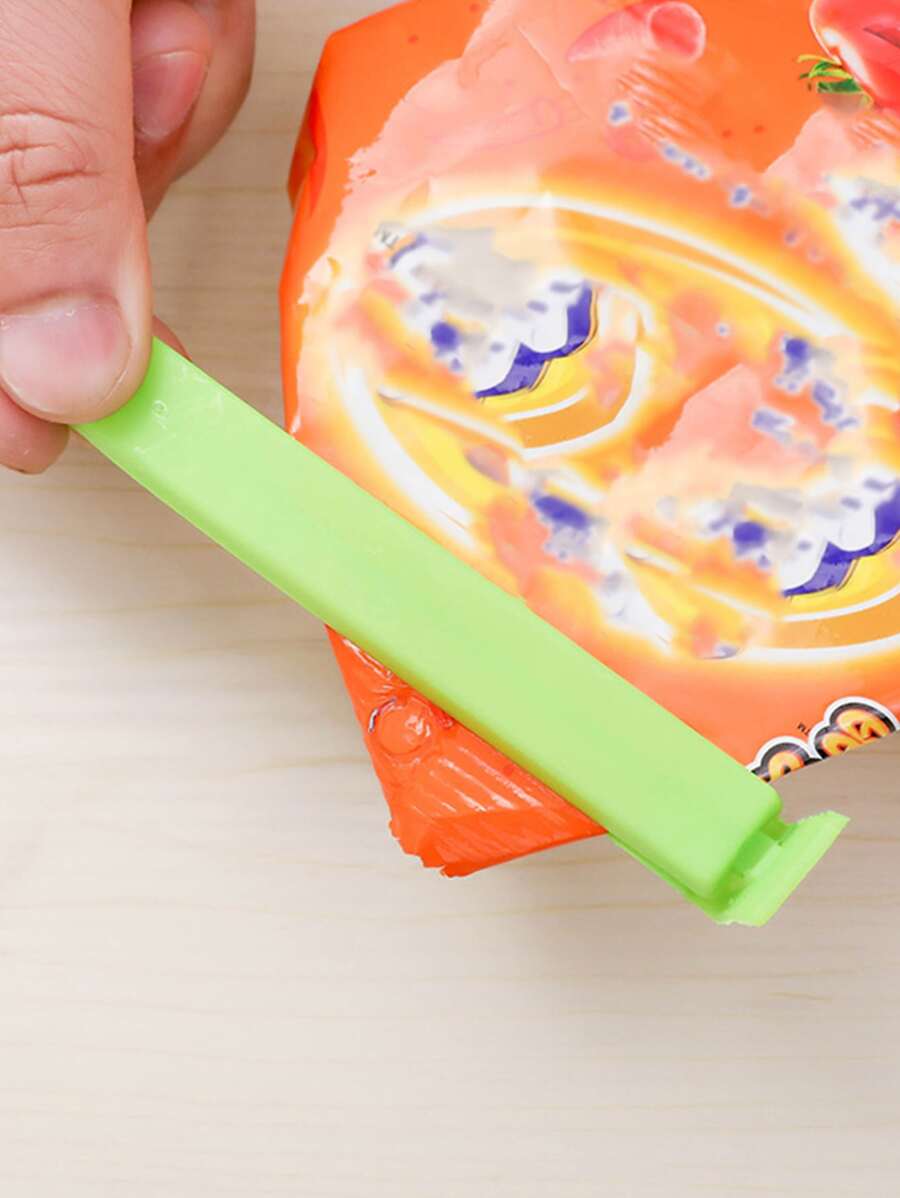 3pcs Random Color Portable New Kitchen Storage Food Snack Seal, Sealing Bag Clips, Sealer Clamp, Plastic Tool Kitchen Accessory - Multicolor - View 1