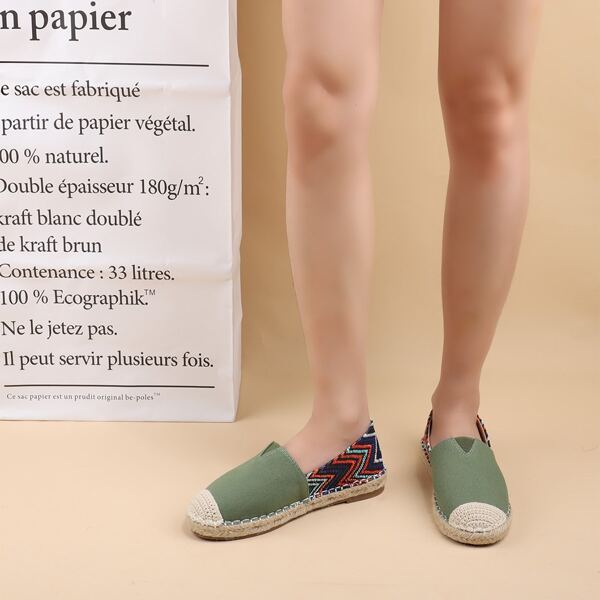 

Colorblock Geo Graphic Slip On Flats, Army green