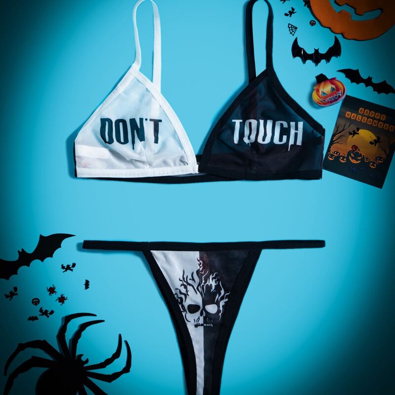 

Slogan Graphic Lingerie Set, Black and white