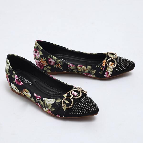 

Chain Decor Floral Graphic Flats, Black