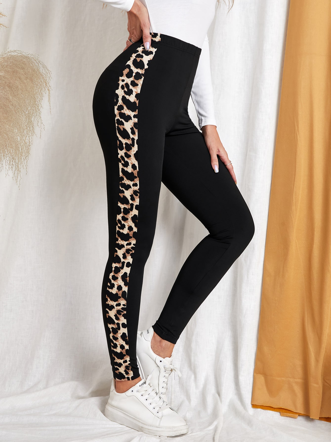 EMERY ROSE Contrast Leopard Side Seam Leggings sw2108177047877749