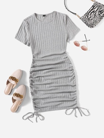 Vestido ajustado tejido de canalé con cordón lateral