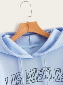 SHEIN EZwear Áo hoodie ấm áp Đồ họa Chữ cái Túi kangaroo Thả vai Dây rút - Màu xanh nhạt - Xem 5