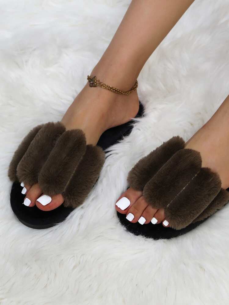 Chanclas mullidas con textura