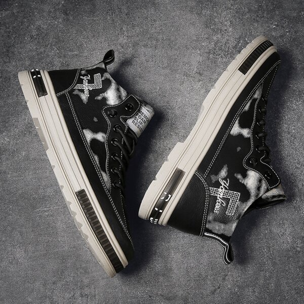 

Men Camo Graphic Lace-up Front Sneakers, Black