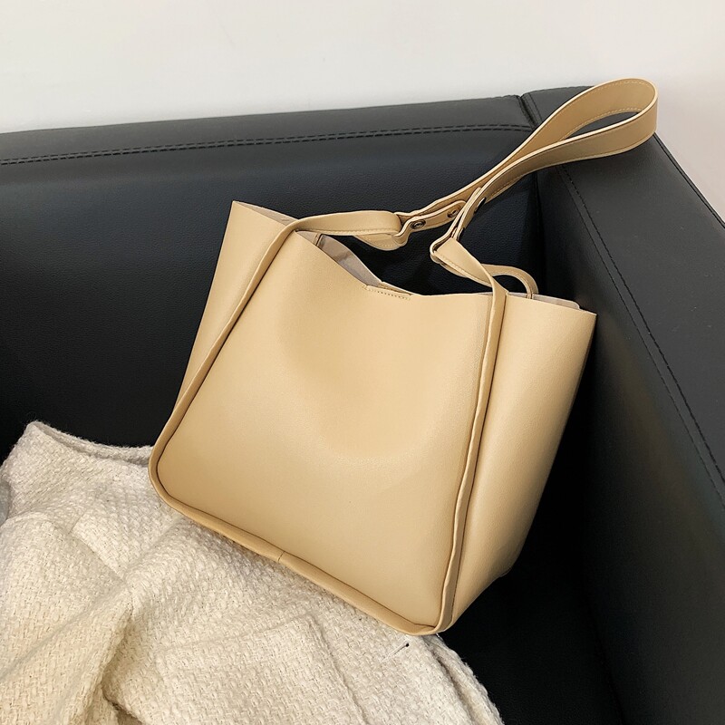 

Minimalist Shoulder Bag, Khaki