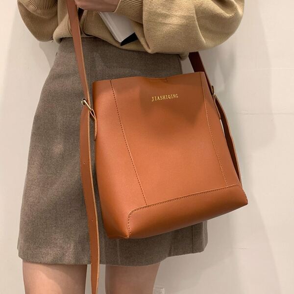 

Minimalist Letter Graphic Crossbody Bag, Brown