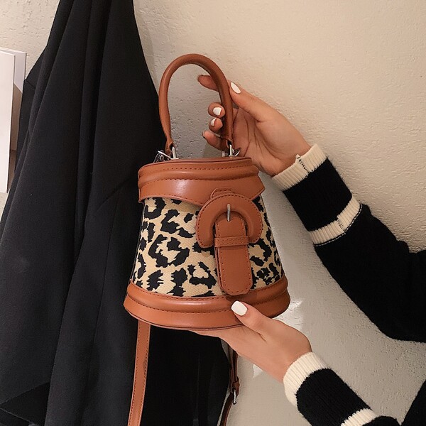 

Leopard Pattern Buckle Decor Bucket Bag, Multicolor