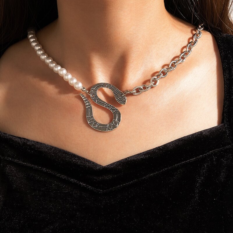 

Snake Decor Necklace, Silver