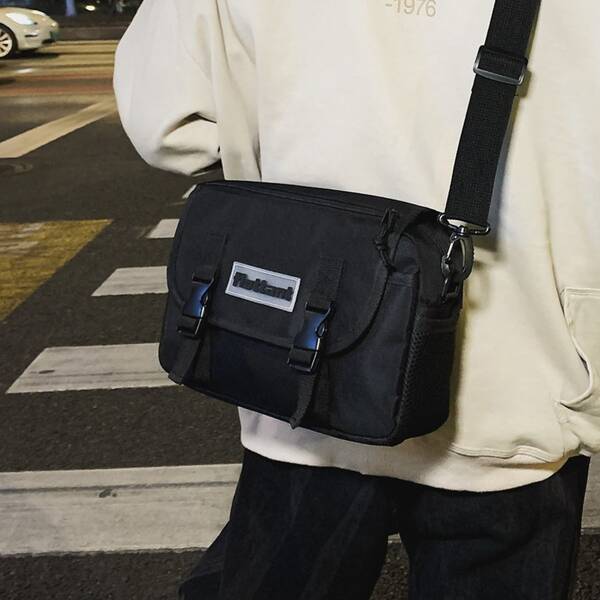 

Men Letter Graphic Buckle Decor Crossbody Bag, Black