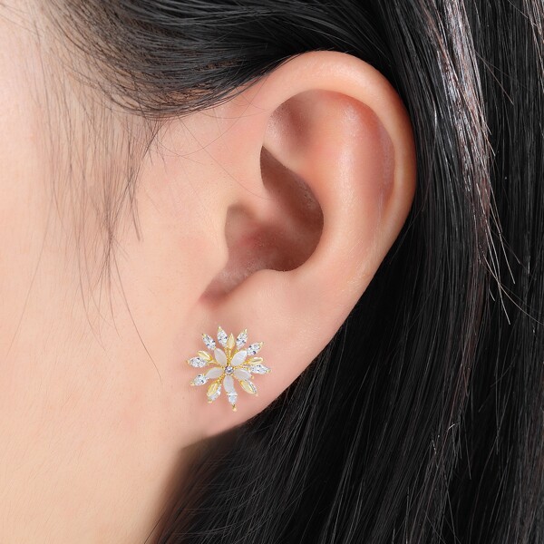 

14K Gold Plated Flower Decor Stud Earrings
