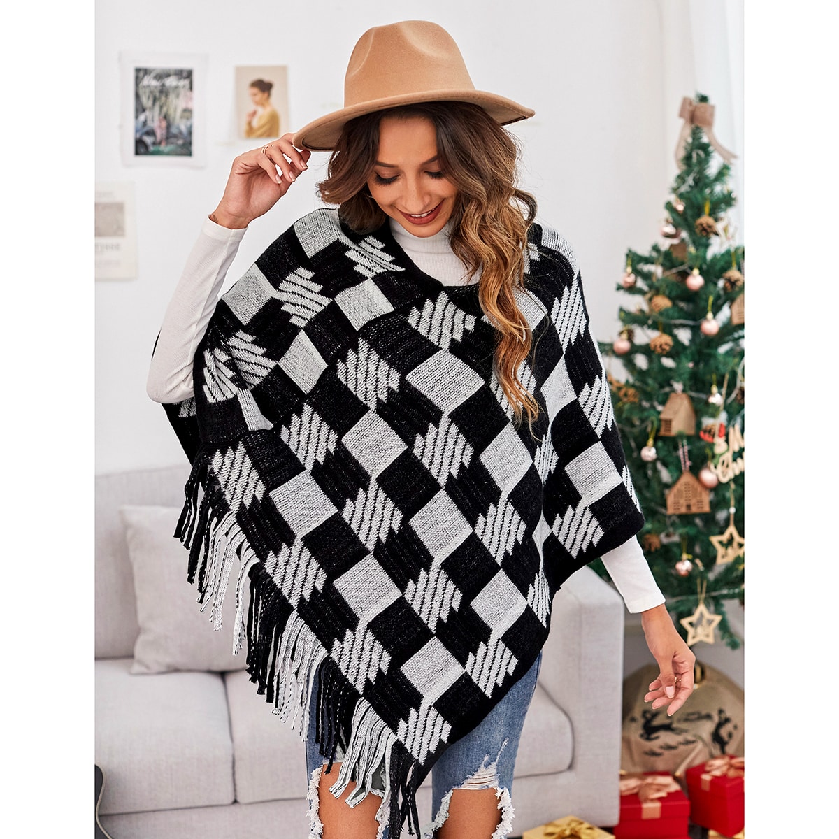Пончо в клетку с бахромой вязаный без футболки