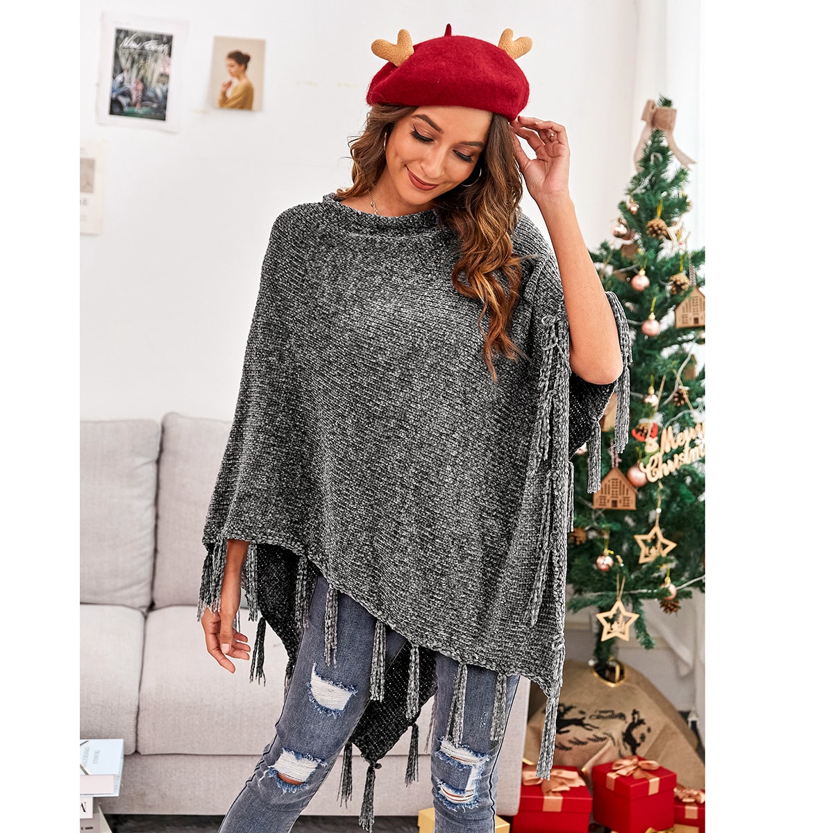 Пончо с бахромой вязаный