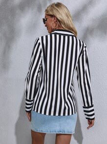 Camisa de rayas verticales con botón delantero - Blanco y Negro - Ver 2