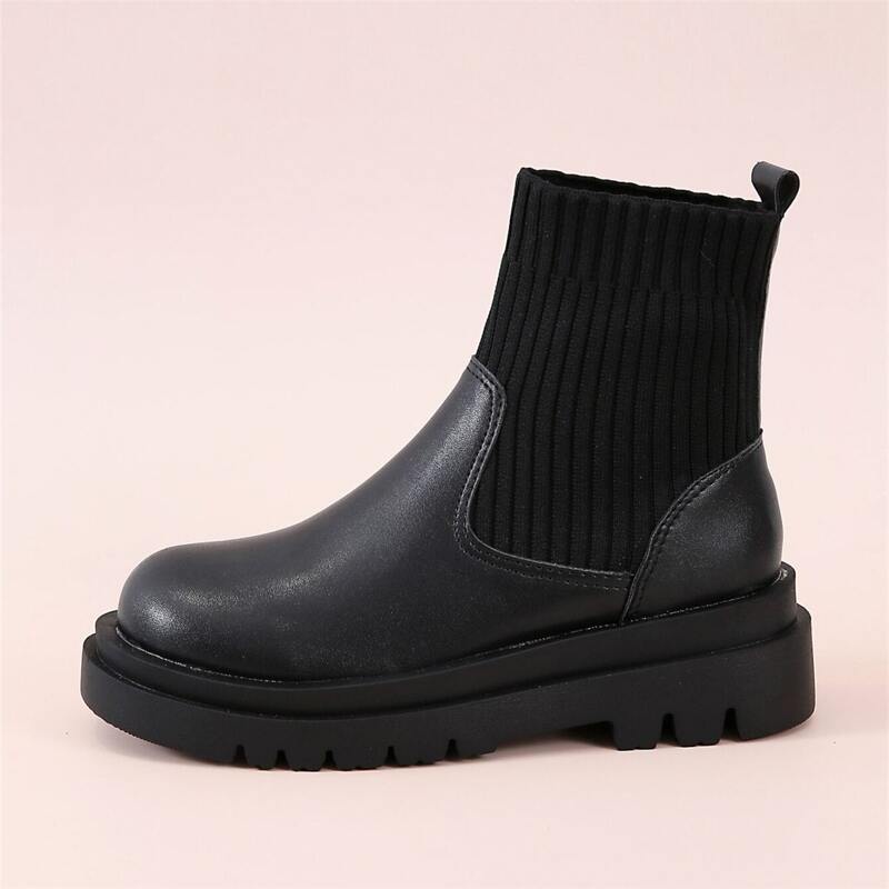 

Minimalist Chelsea Boots, Black