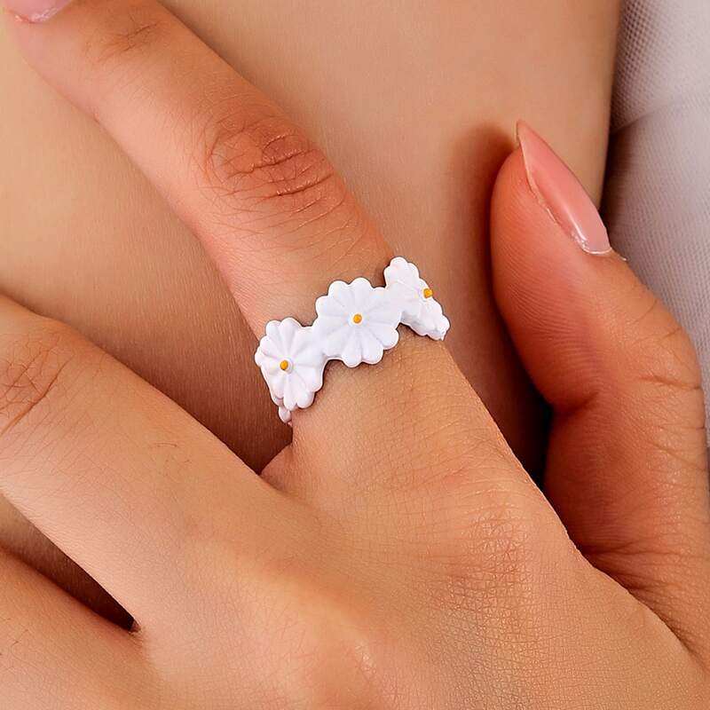

Flower Cuff Ring, White