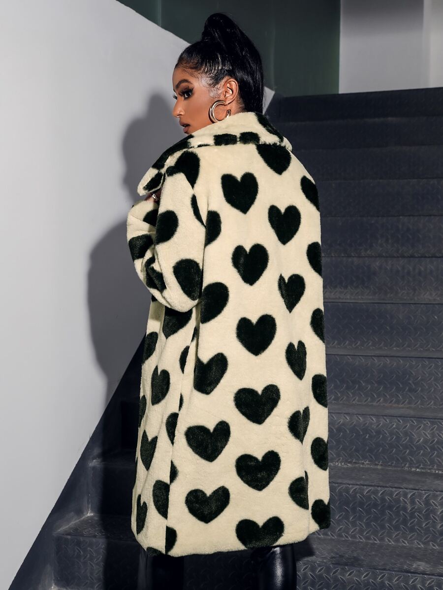 SHEIN X Belinda Abrigo con patrón de corazón largo de peluche - Multicolor - Ver 1