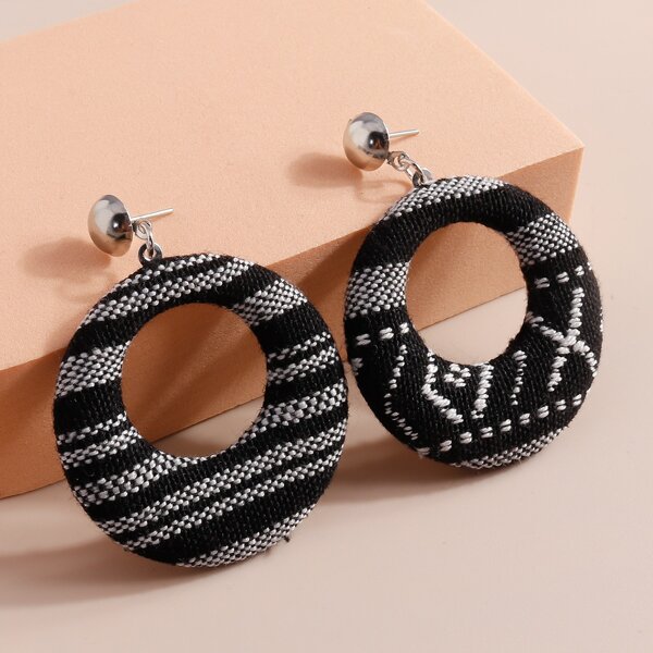 

Round Shaped Earrings, Black and white