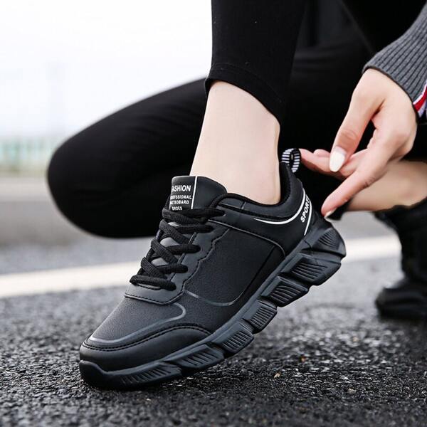 

Letter Graphic Lace-up Front Running Shoes, Black