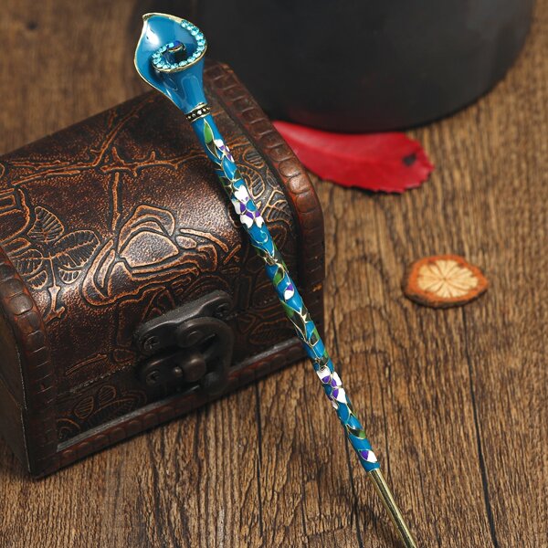 

Flower Detail Hair Pin, Multicolor