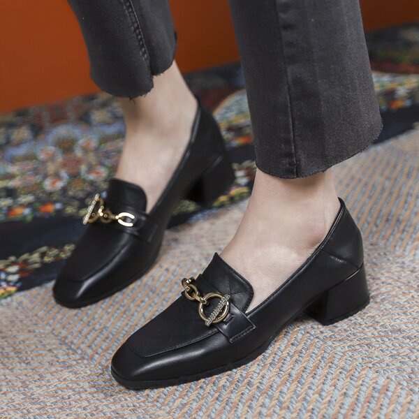 

Metal Decor Quilted Pattern Pumps, Black