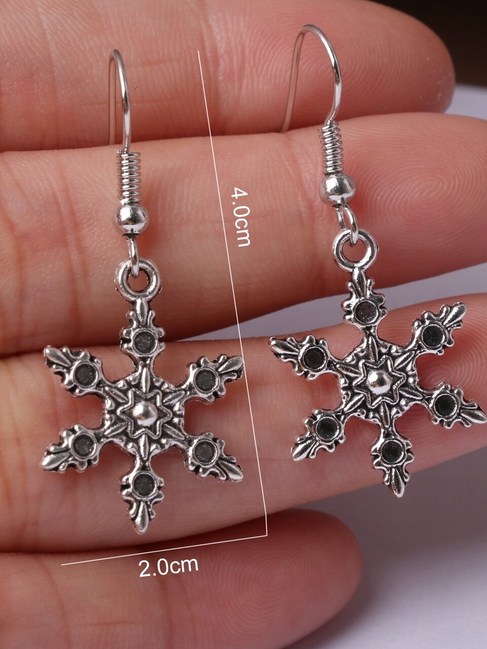 1 Pair Vintage Silver Plated Alloy Christmas Snowflake Earrings