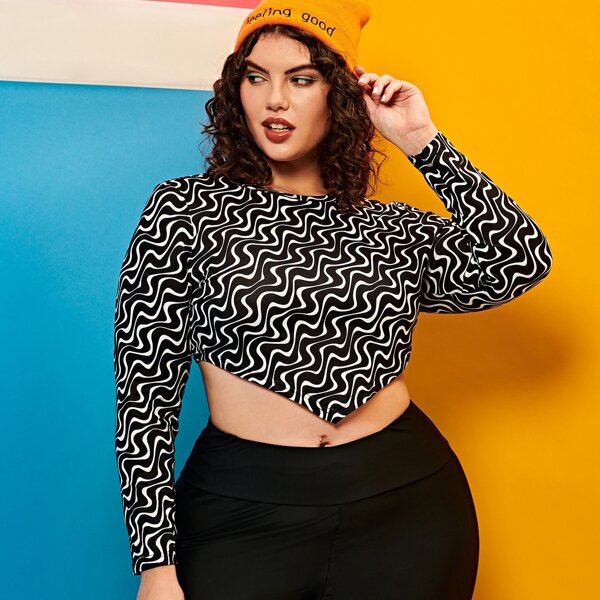 

Plus Allover Print Hanky Hem Crop Tee, Black and white