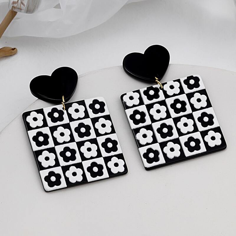 

Heart Graphic Drop Earrings, Black and white