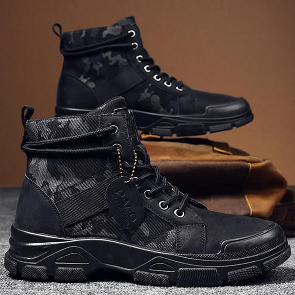 

Ботинки с текстовой заплатой с камуфляжным принтом на шнурках для мужчины, Чёрный
