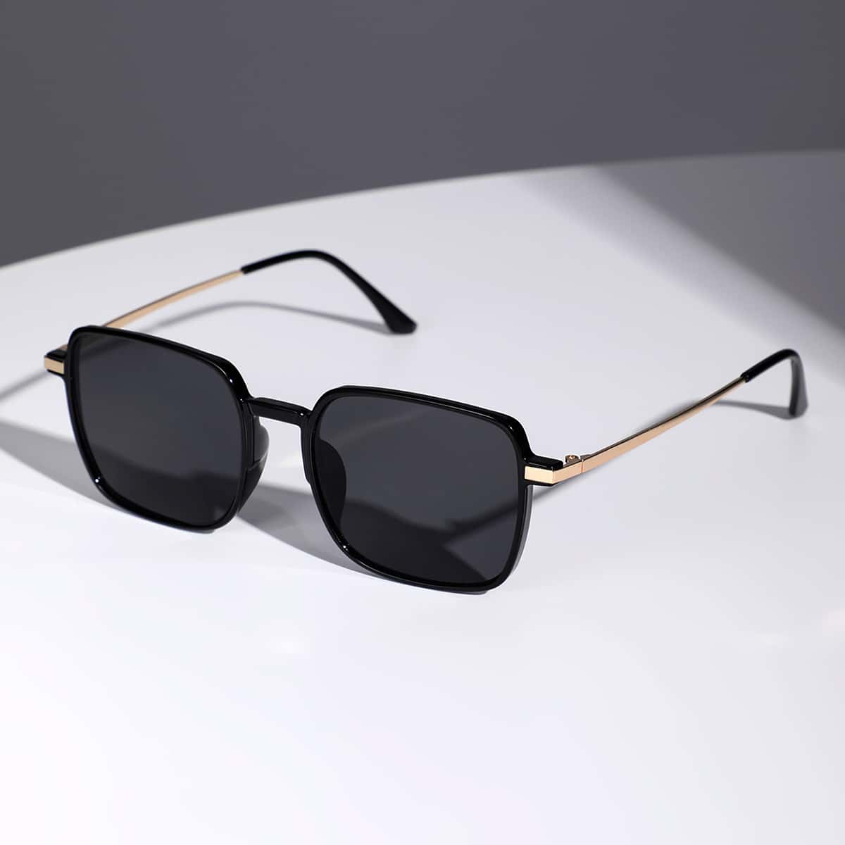 

Guys Square Frame Sunglasses, Grey
