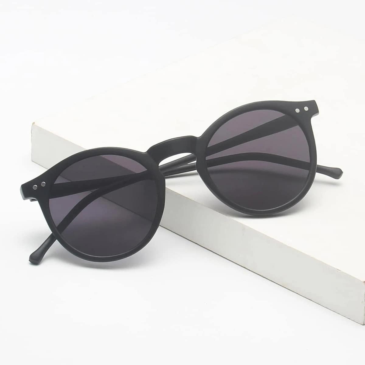

Studded Decor Frame Sunglasses