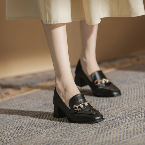 

Metal & Faux Pearl Decor Chunky Pumps, Black