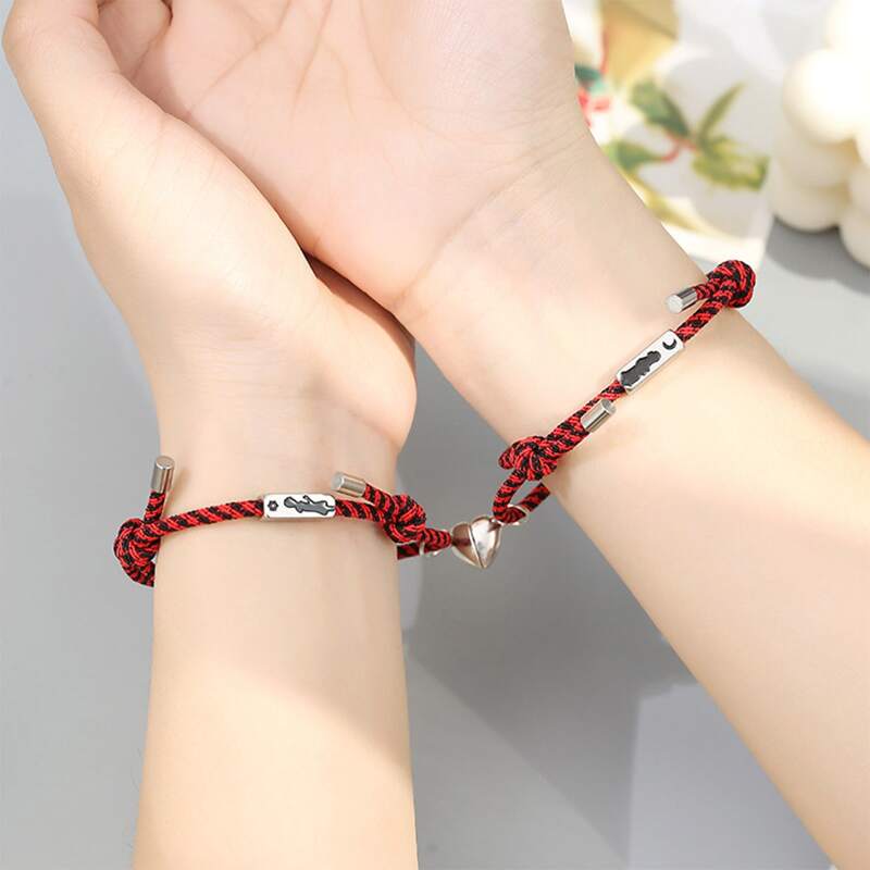 

2pcs Heart Decor Magnetic Bracelet, Multicolor