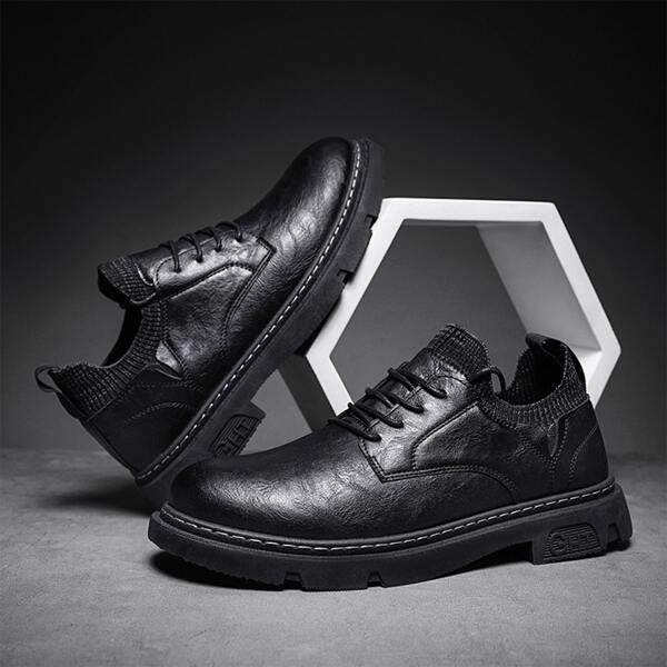 

Men Minimalist Lace Up Front Oxfords, Black