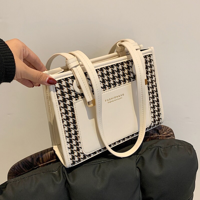 

Houndstooth Shoulder Bag, White
