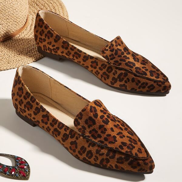 

Leopard Pattern Point Toe Loafers, Brown