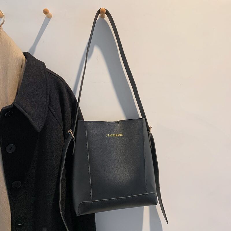 

Minimalist Shoulder Bag, Black