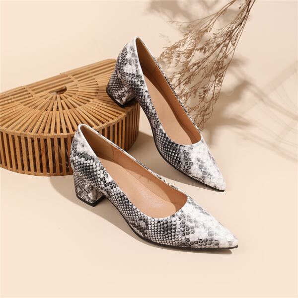 

Snakeskin Print Point Toe Court Pumps, Multicolor