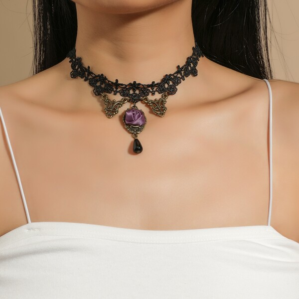 

Flower Charm Choker, Black