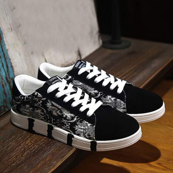 

Men Colorblock Lace-up Front Sneakers, Black