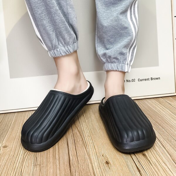 

Men Minimalist Plush Inside Slippers, Black