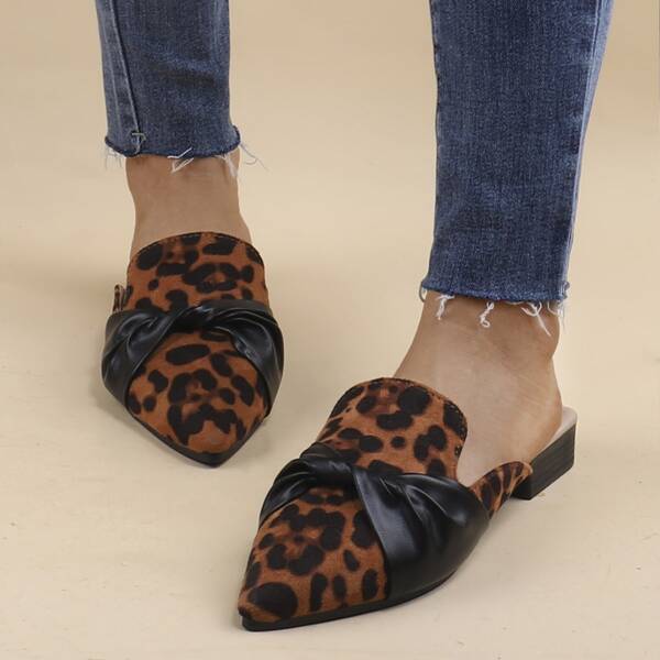 

Leopard Graphic Twist Design Flat Mules, Multicolor