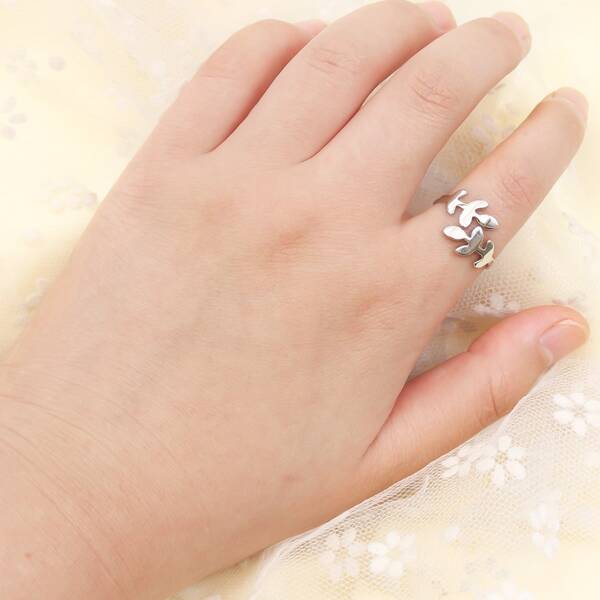 

Leaf Decor Ring, Silver